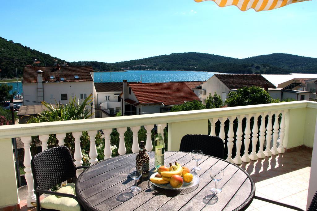 Apartments Villa Russo Tisno Exterior foto